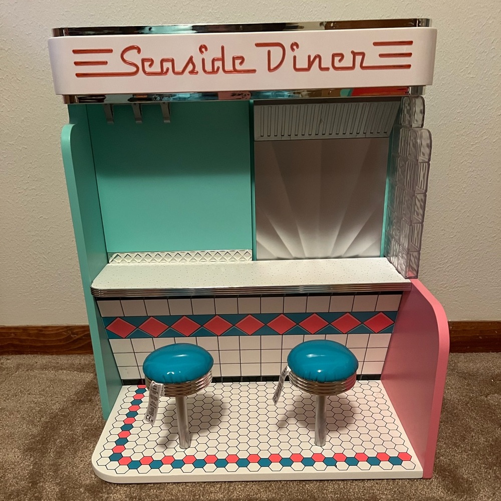 American girl Maryellen’s dinner set